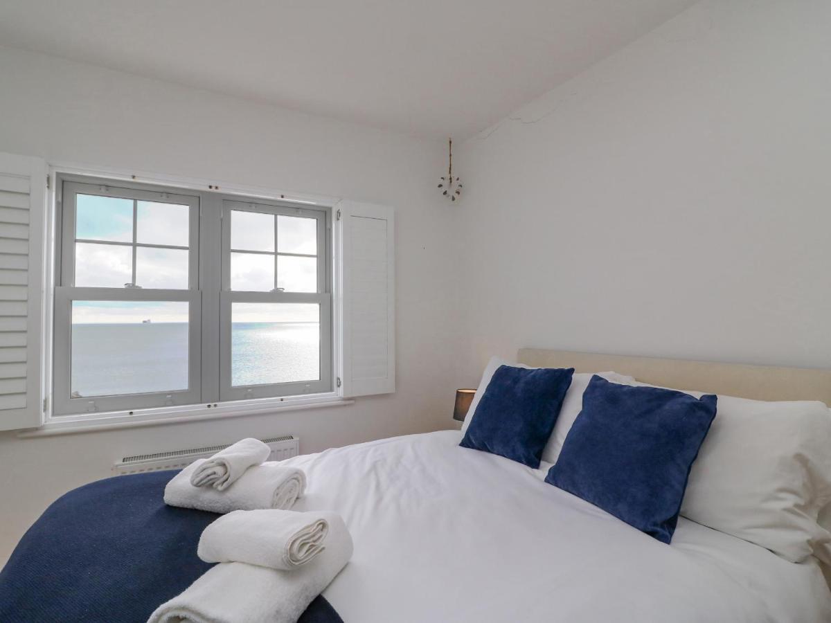 Apartment Retreat *